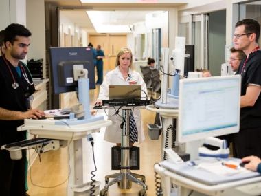 Internal medicine and pharmacy rounding on WOWs